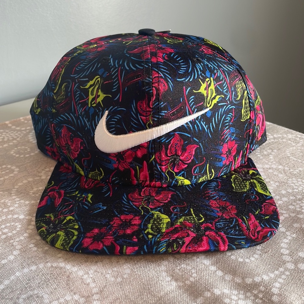 NWT Nike Rasta Floral SnapBack unisex hat